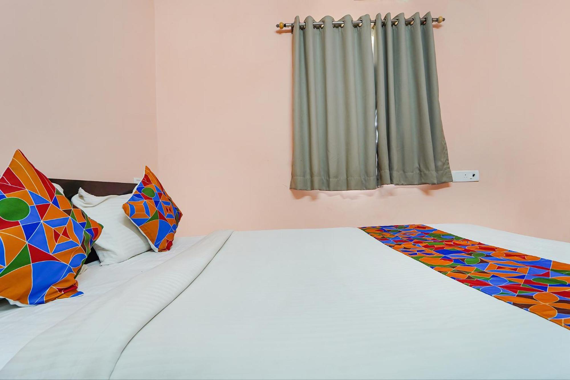 Fabexpress Its South East Residency Hotel Siruseri Exterior photo